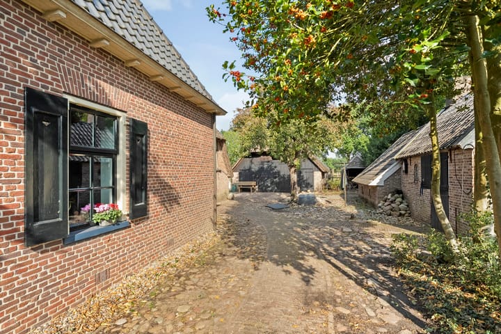 Photo 49 of Heuvelenweg 37