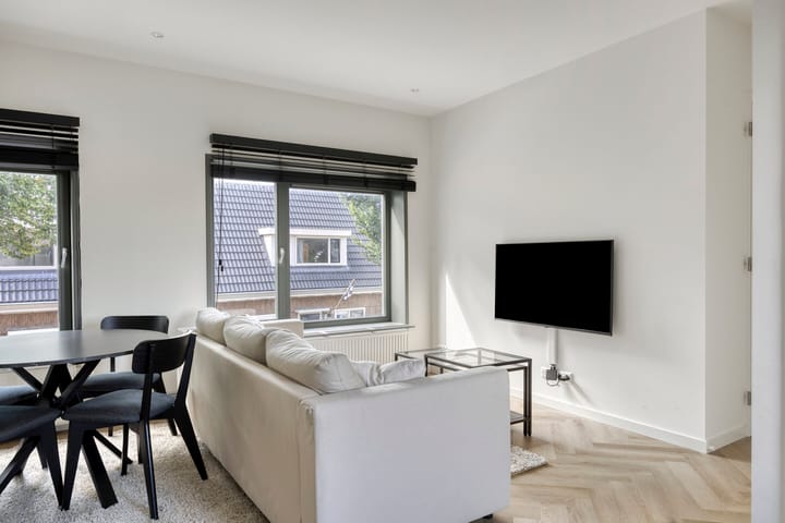 Photo 10 of van Ostadestraat 21-B