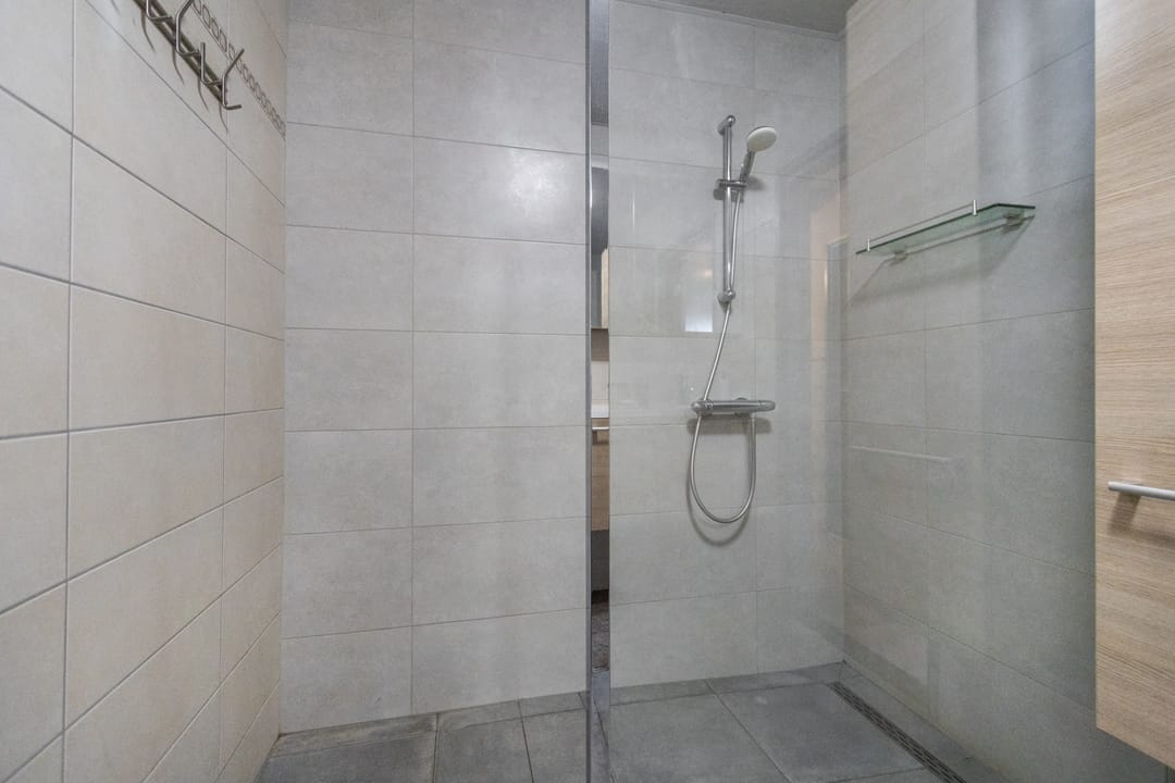 Photo 23 of Grensweg 9