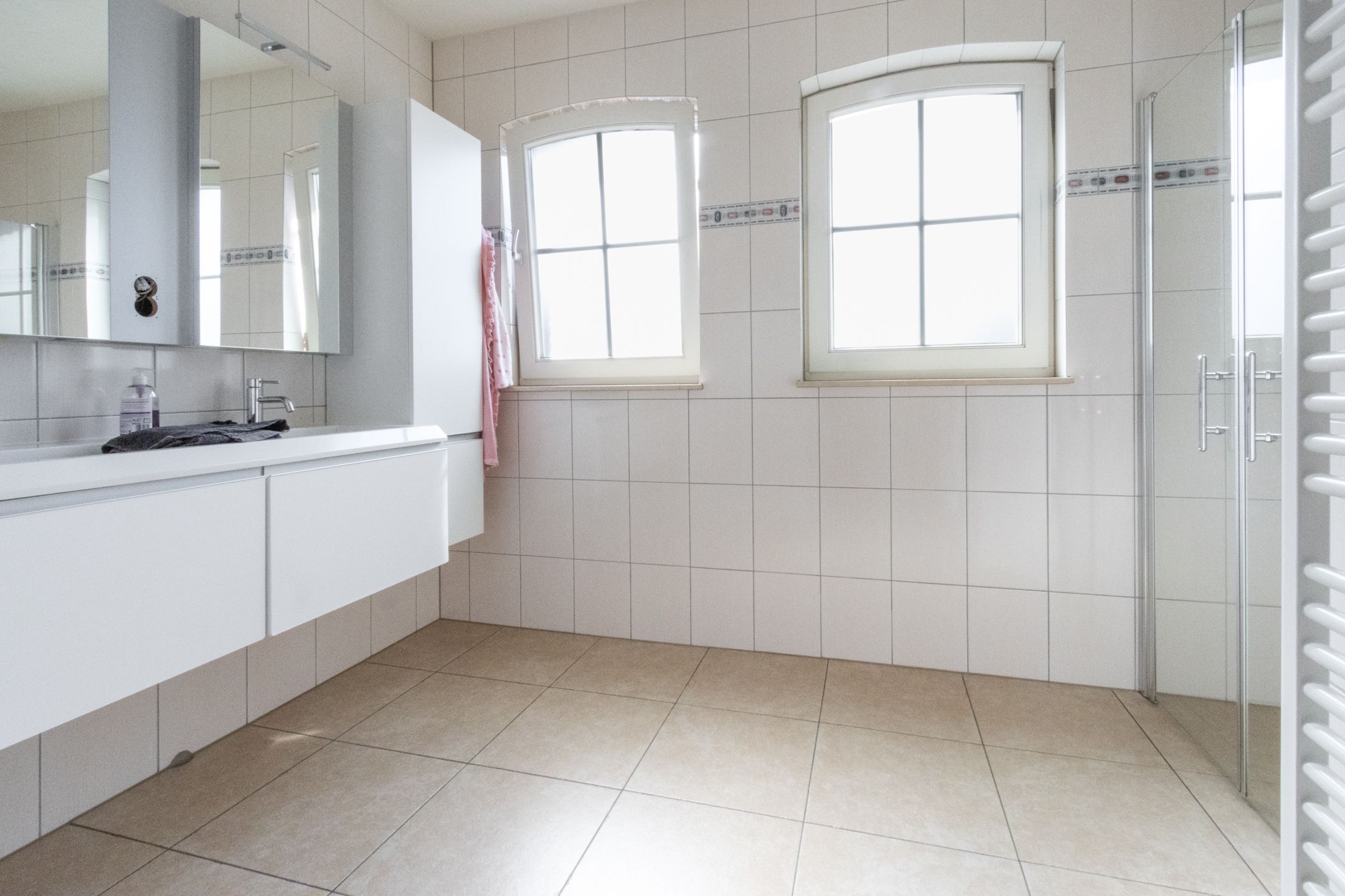 Photo 39 of Grensweg 9