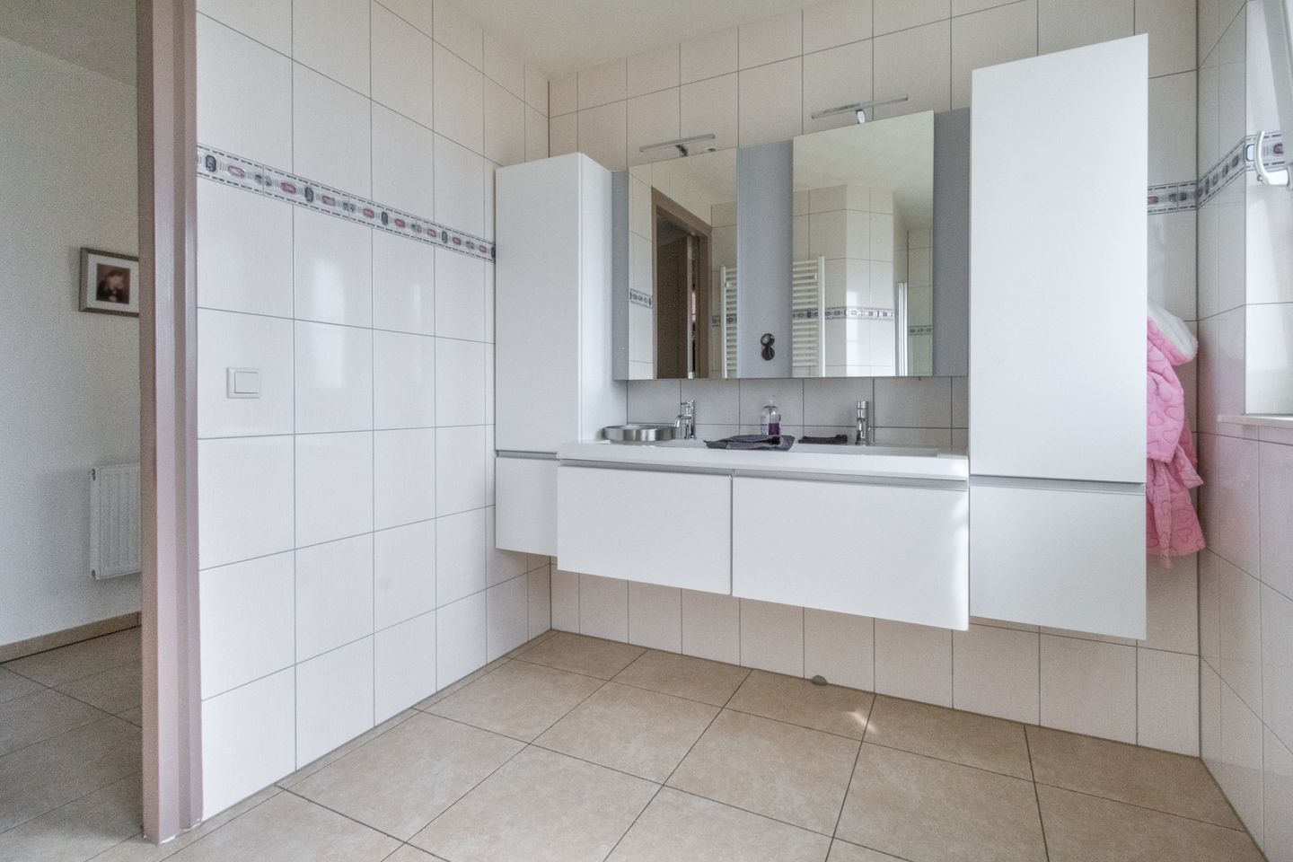 Photo 40 of Grensweg 9