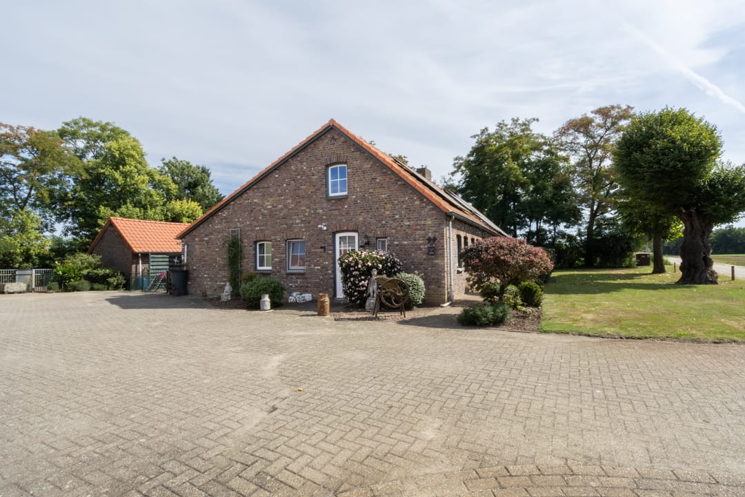 Photo 68 of Grensweg 9