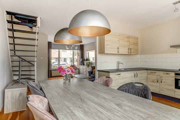 Foto 11 van Meidoornlaan 47