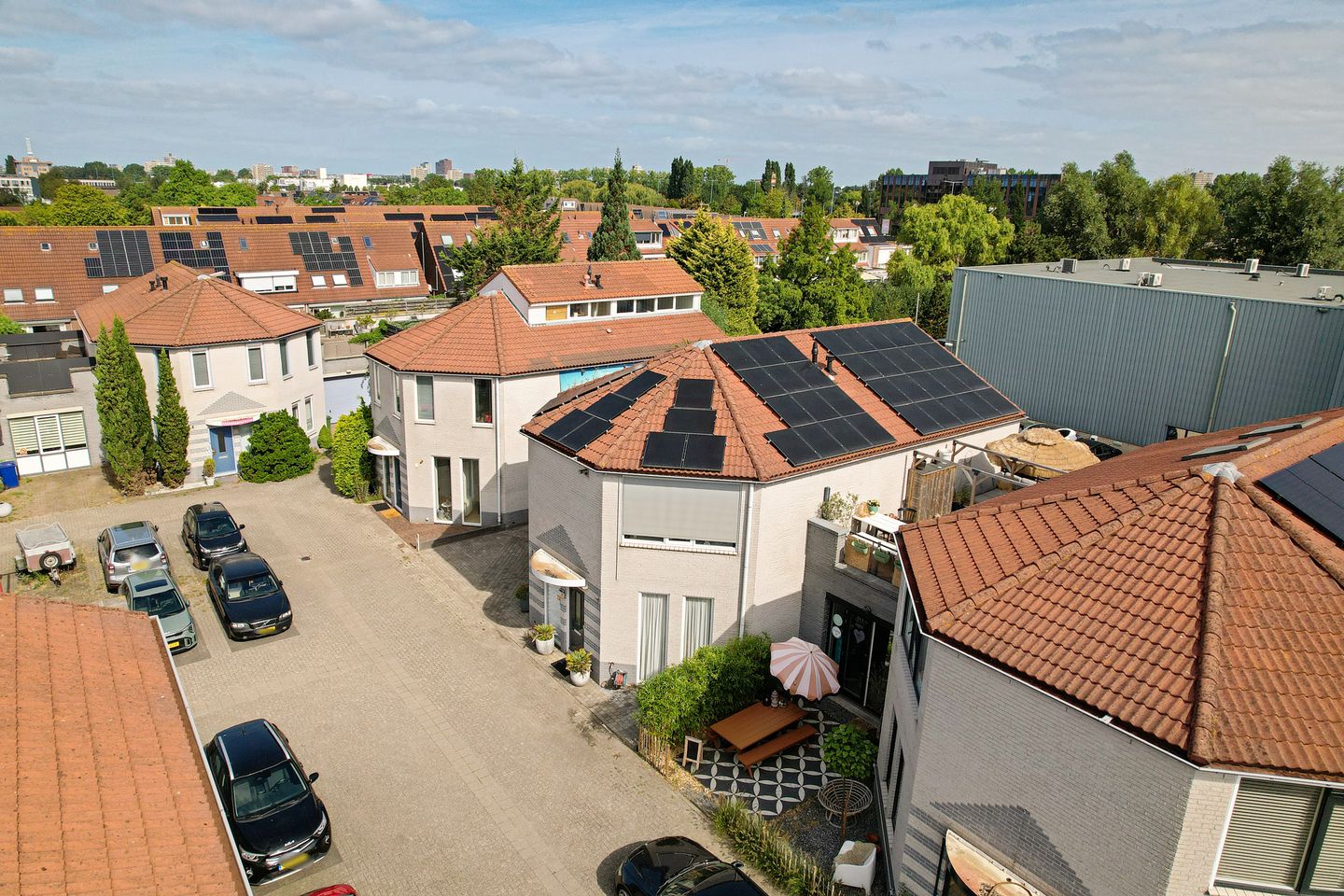 Bekijk foto 2 van Koraalrood 42