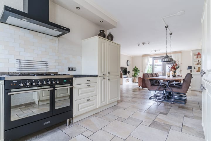 Foto 4 van Eiland van Surya 12