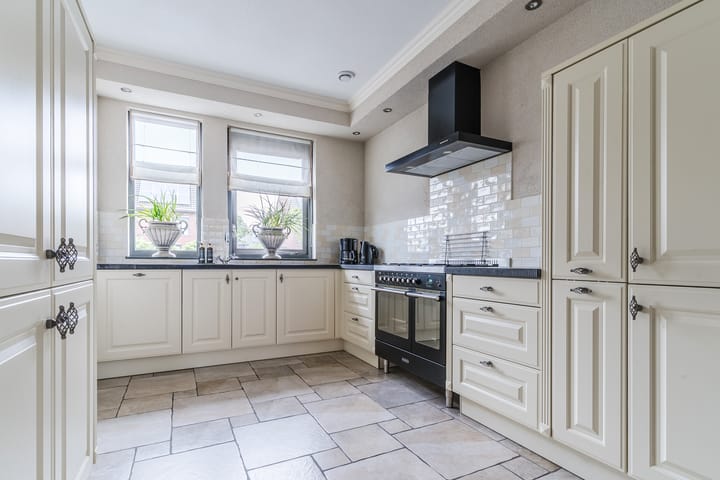 Foto 3 van Eiland van Surya 12