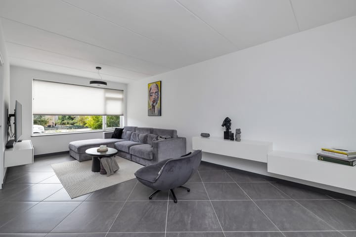 Photo 2 of Leliestraat 16