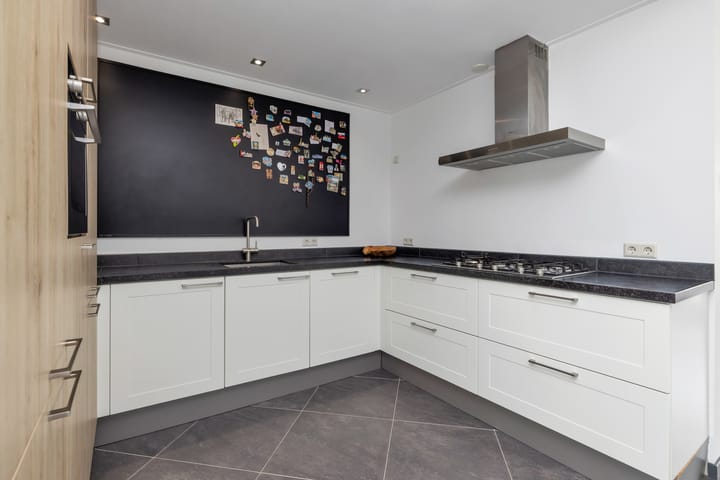 Photo 3 of Leliestraat 16