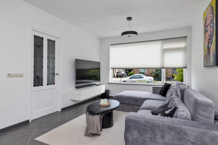 Photo 10 of Leliestraat 16