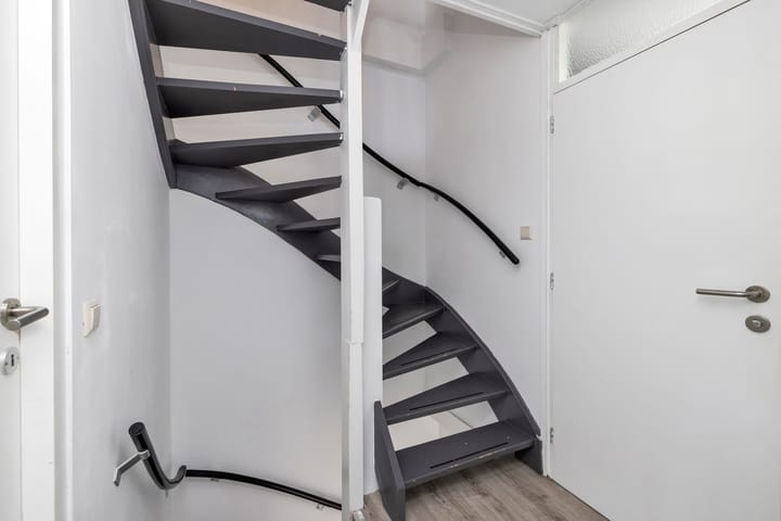 Photo 36 of Leliestraat 16