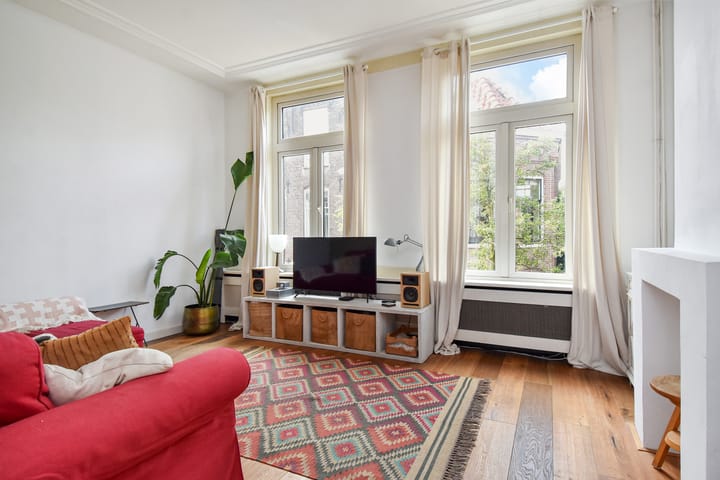 Foto 2 van Warmoezierstraat 10