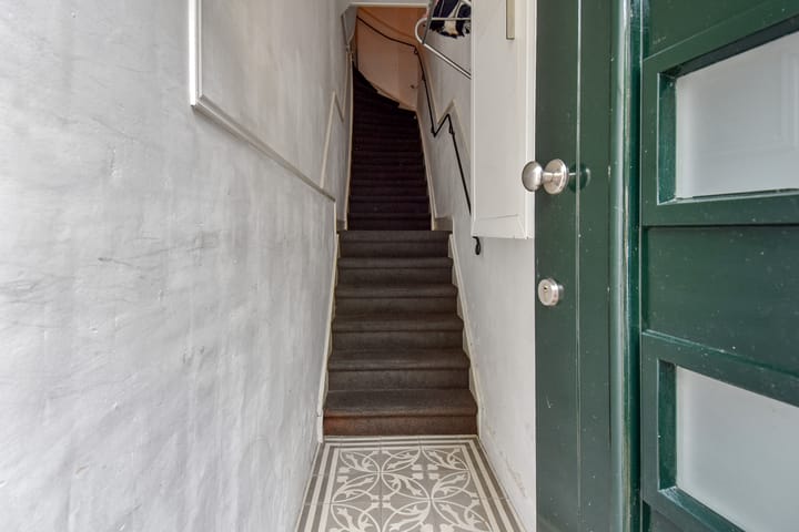 Foto 6 van Warmoezierstraat 10