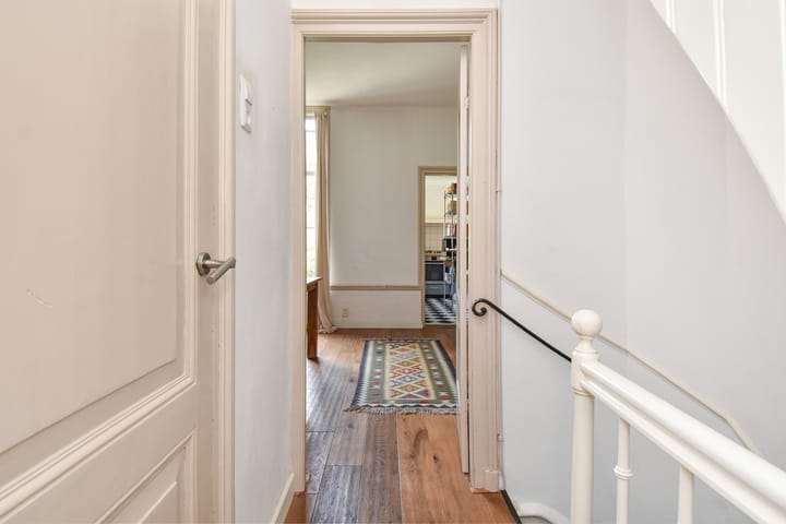 Foto 7 van Warmoezierstraat 10