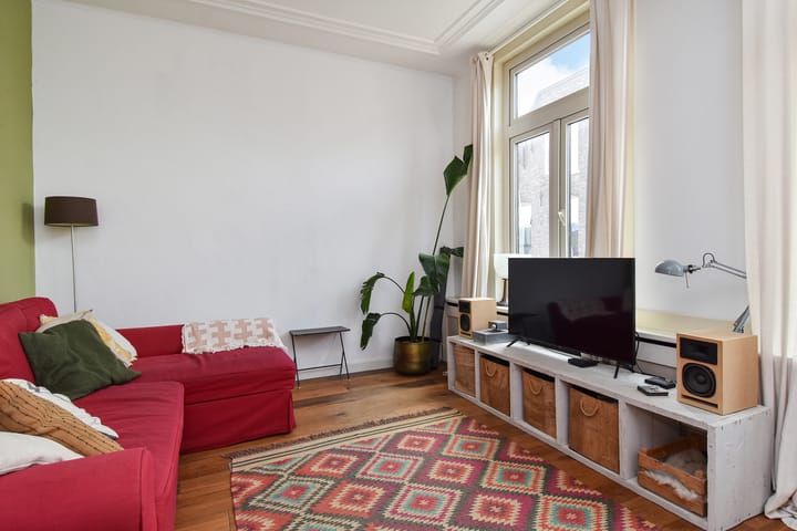 Foto 9 van Warmoezierstraat 10