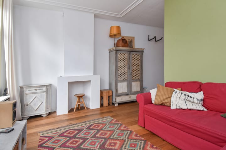 Foto 10 van Warmoezierstraat 10