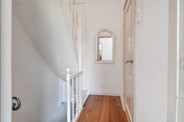 Foto 23 van Warmoezierstraat 10