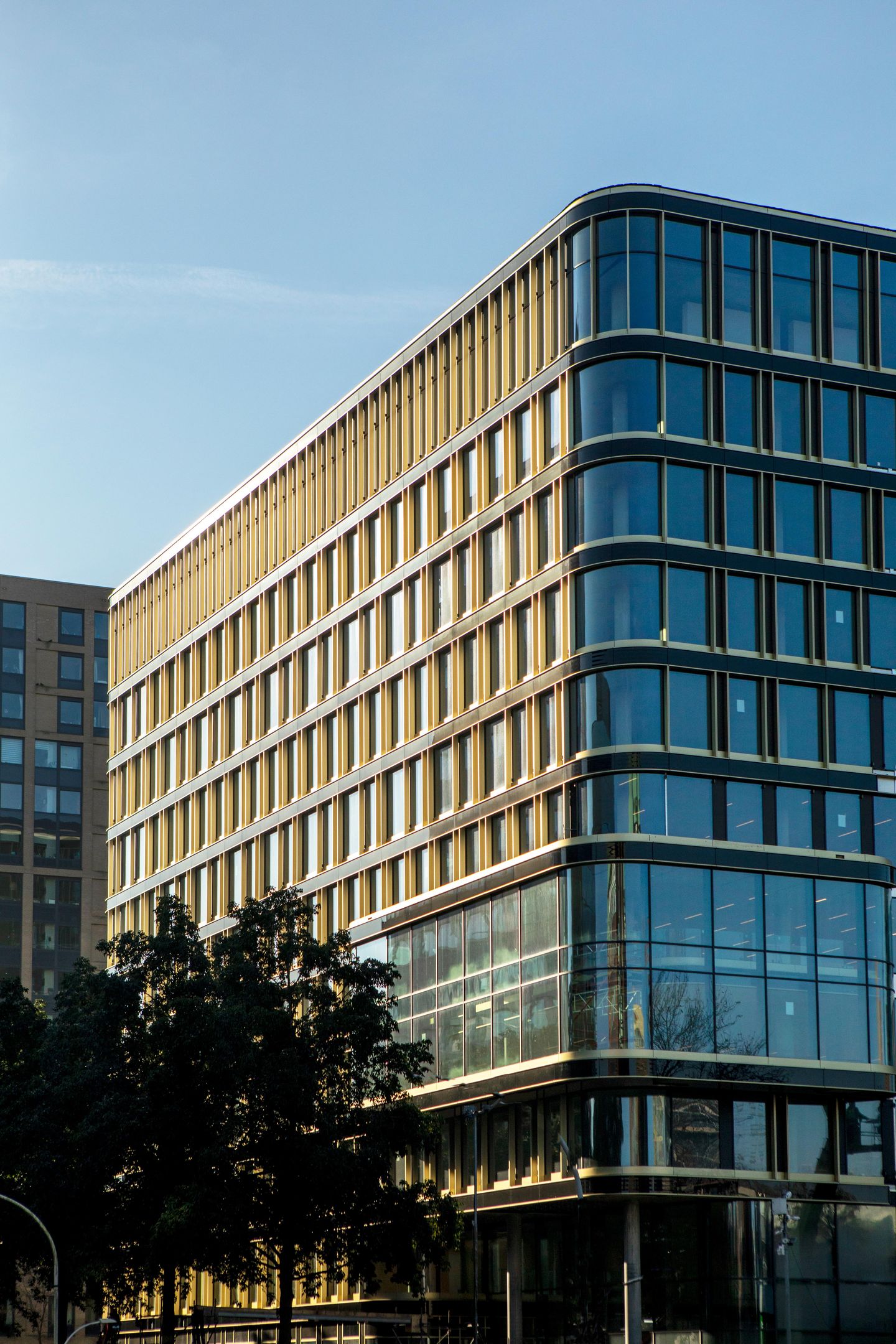 Bekijk foto 1 van Koningin Wilhelminaplein 2-4