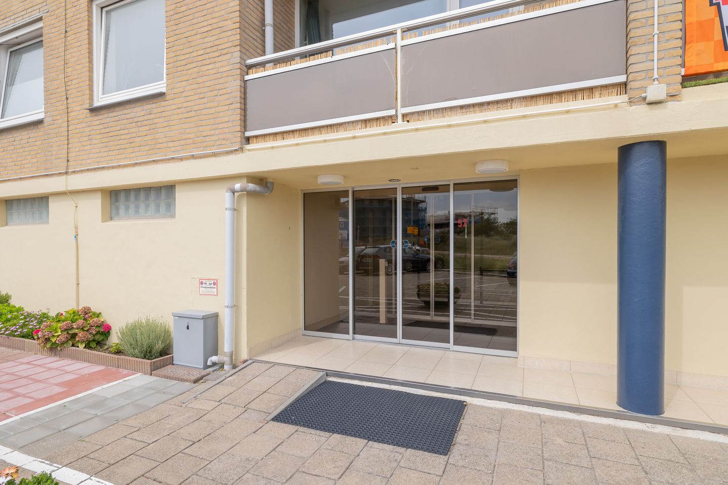 Photo 5 of Burgemeester van Alphenstraat 57-F15