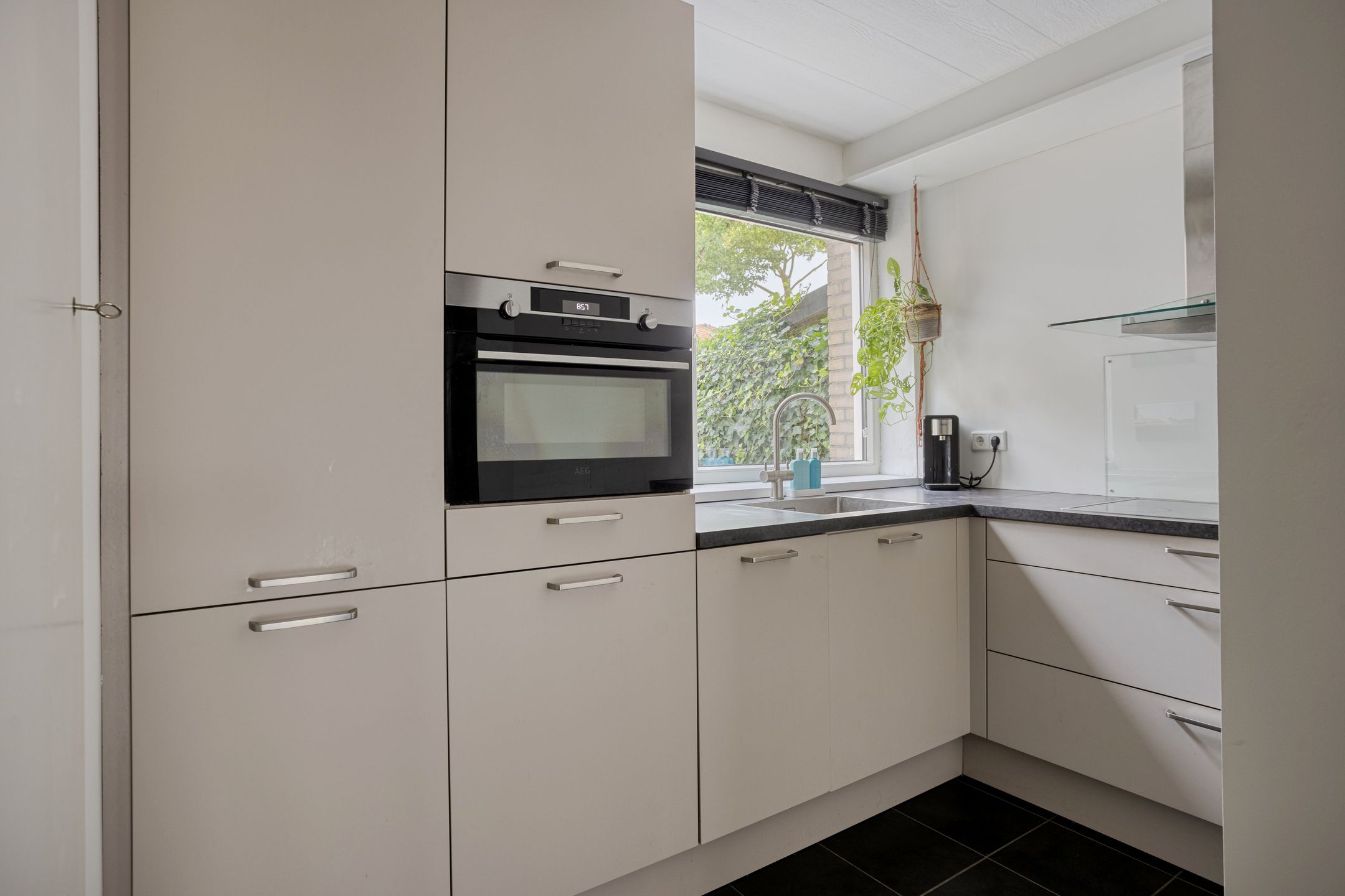 Photo 9 of Burgemeester de Geusstraat 6