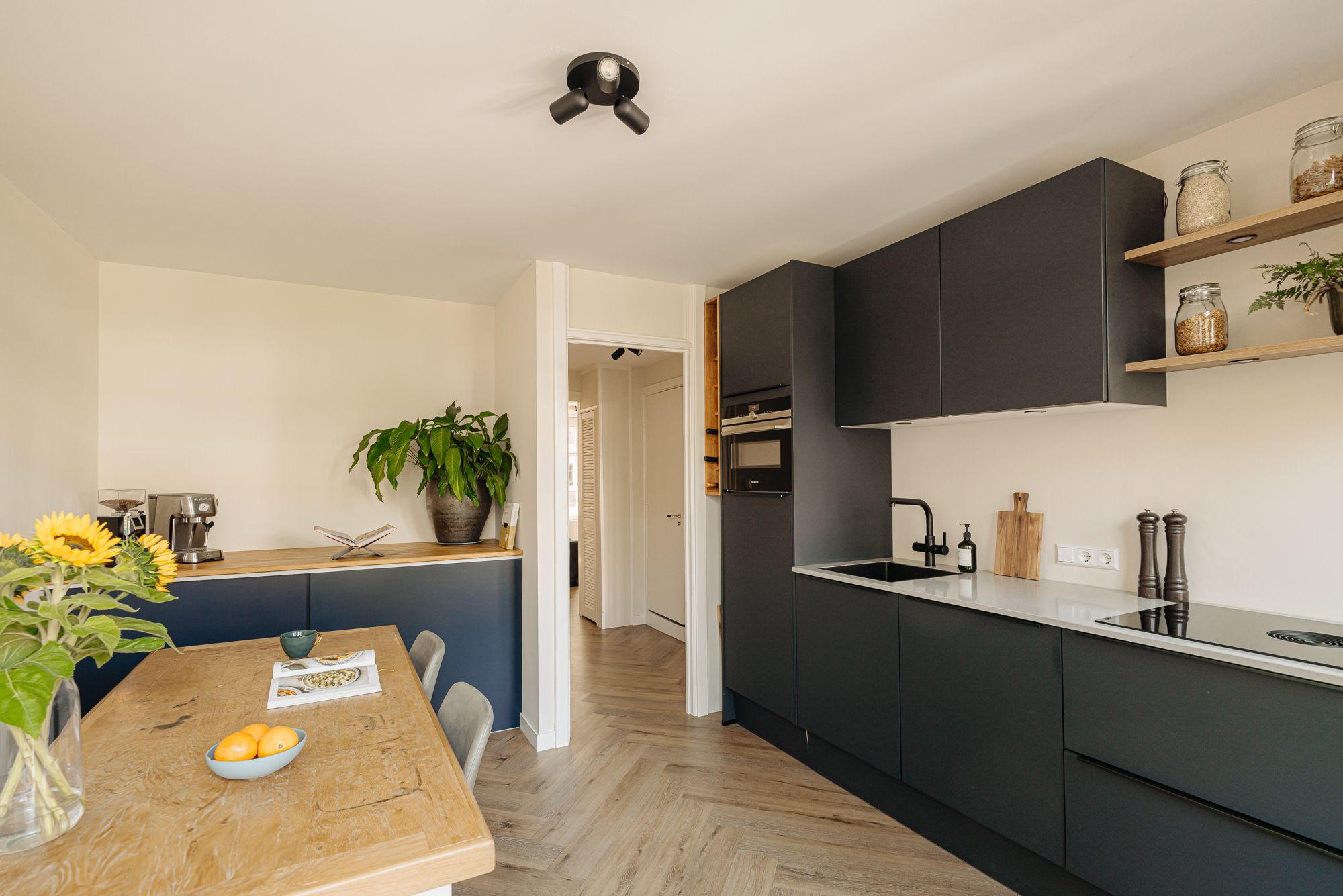 Photo 12 of Leiduinstraat 39-1