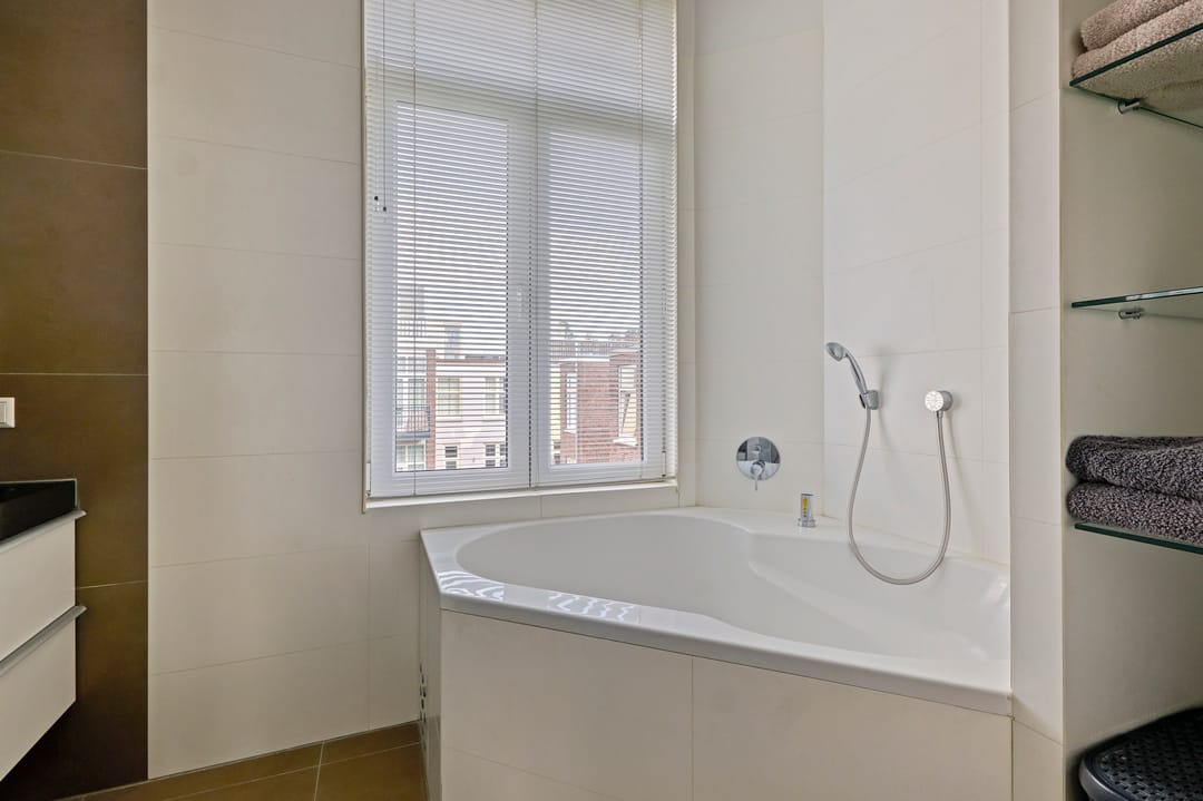 Photo 22 of Valeriusstraat 4-2