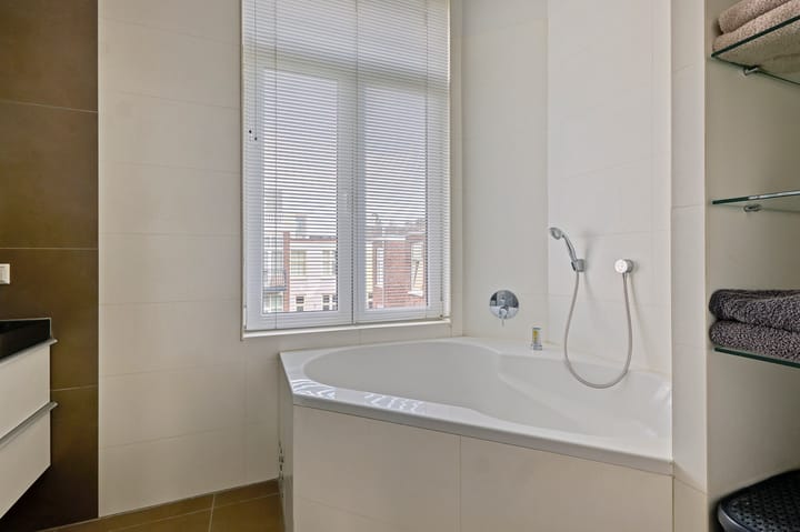 Foto 22 van Valeriusstraat 4-2