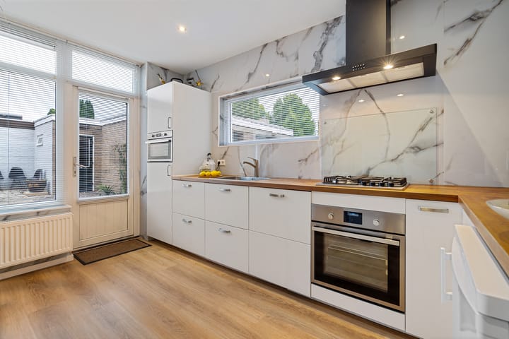 Photo 10 of Bachstraat 5