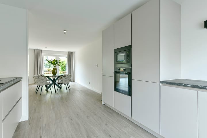 Foto 16 van Purperreiger 54