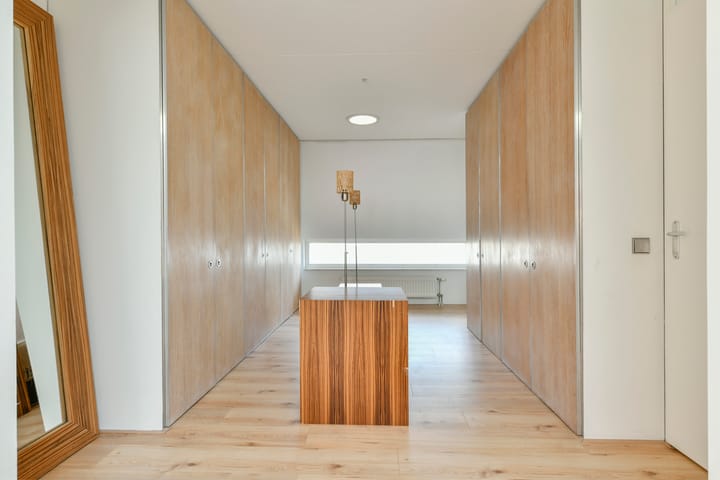 Foto 25 van Purperreiger 54