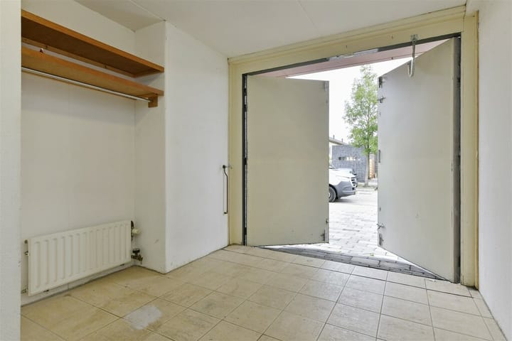 Foto 32 van Purperreiger 54