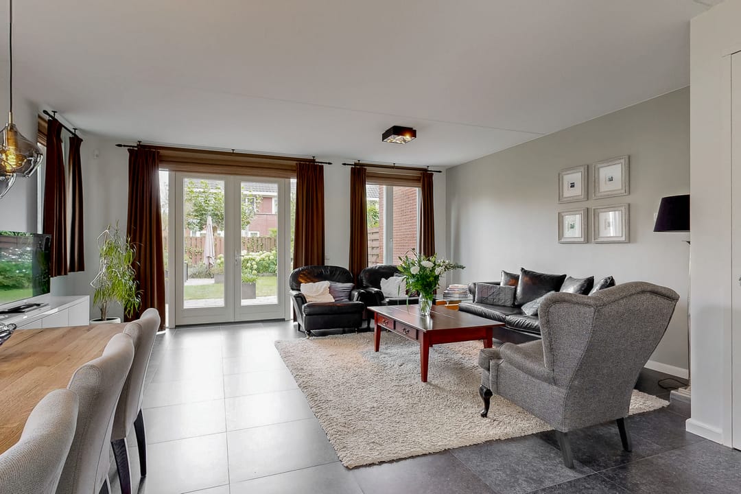 Foto 2 van Burgemeester Van der Hoevenlaan 52