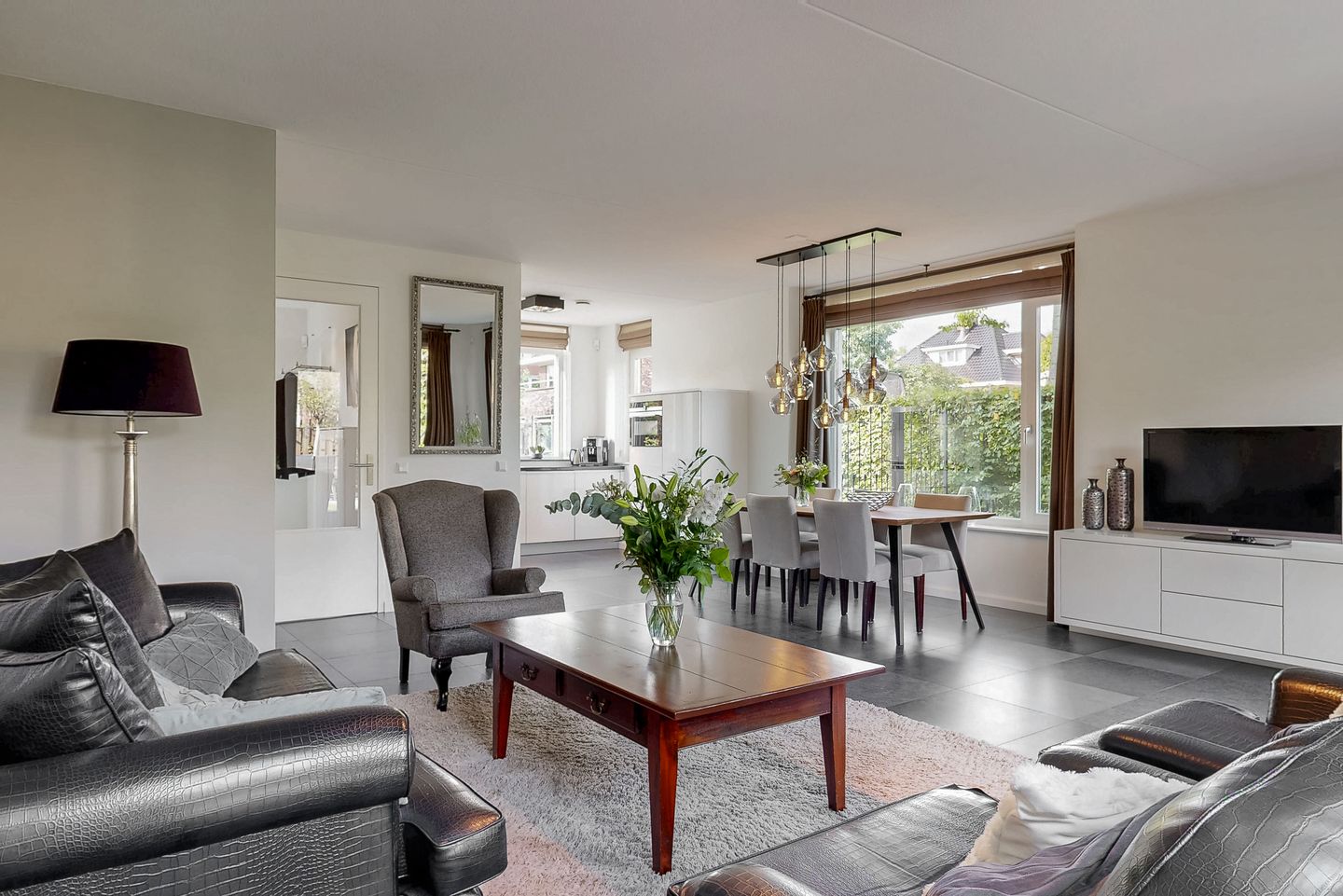 Foto 10 van Burgemeester Van der Hoevenlaan 52