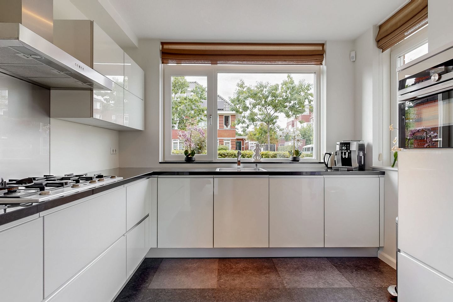 Foto 14 van Burgemeester Van der Hoevenlaan 52