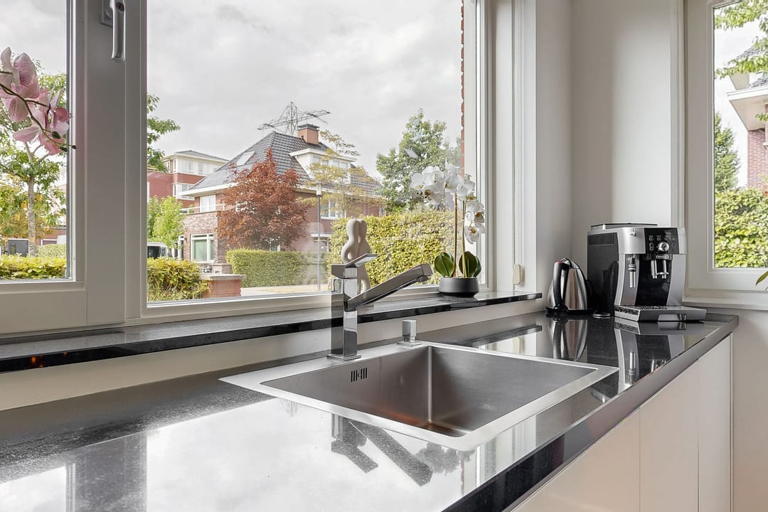 Foto 16 van Burgemeester Van der Hoevenlaan 52