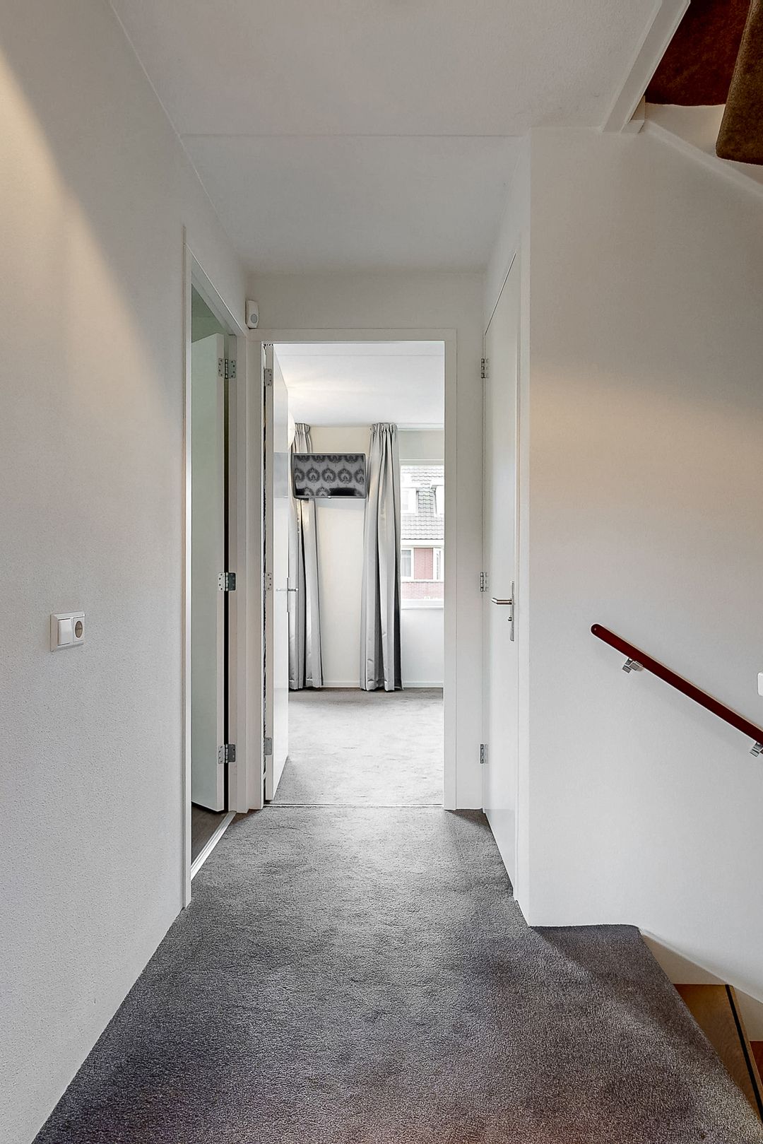 Foto 17 van Burgemeester Van der Hoevenlaan 52