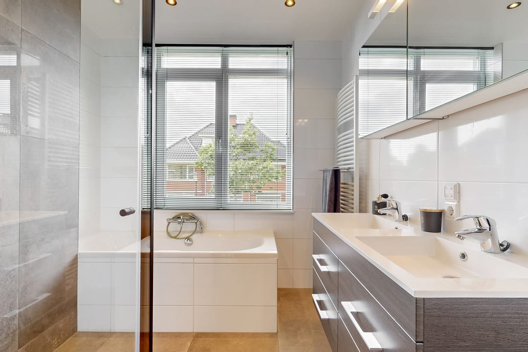 Foto 23 van Burgemeester Van der Hoevenlaan 52