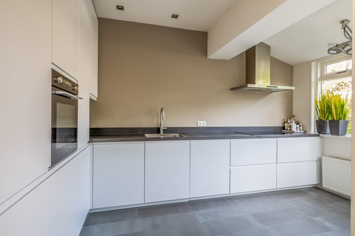 Photo 4 of Olivier van Noortstraat 18