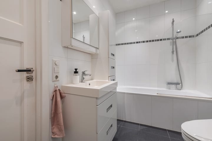 Photo 24 of Aalsmeerweg 82-H