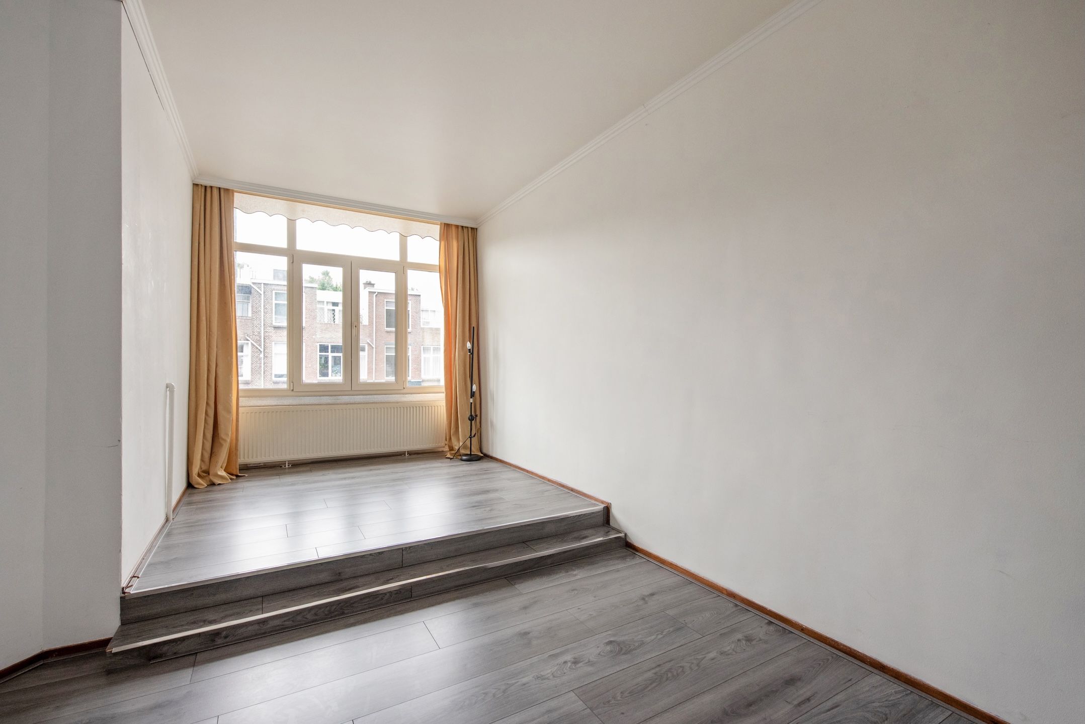 Foto 3 van Caan van Necklaan 86