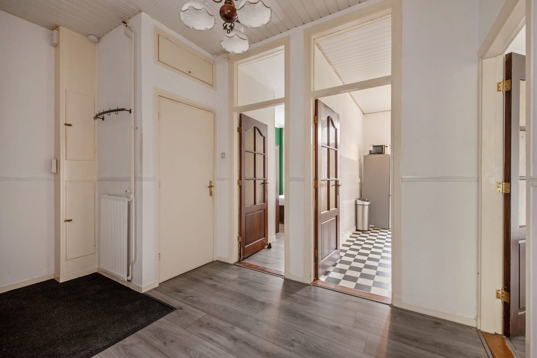 Foto 7 van Caan van Necklaan 86