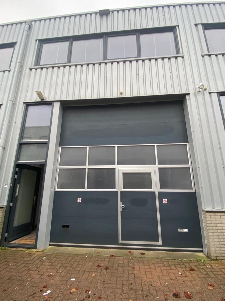 View photo 2 of Einsteinweg 17-p