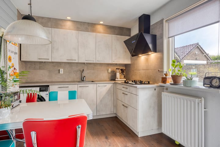 Photo 2 of Schadewijkstraat 36