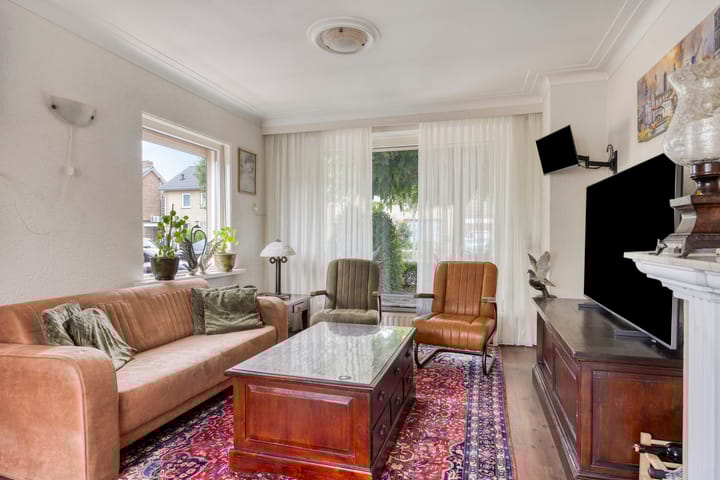 Photo 10 of Schadewijkstraat 36