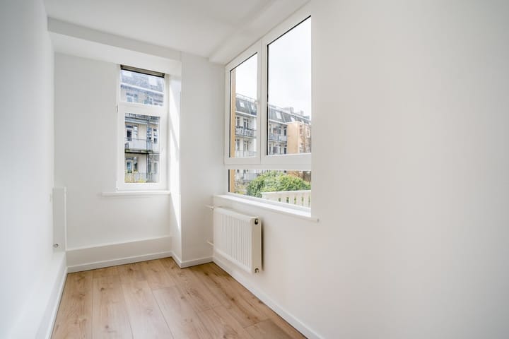 Photo 13 of Haarlemmerweg 185-1