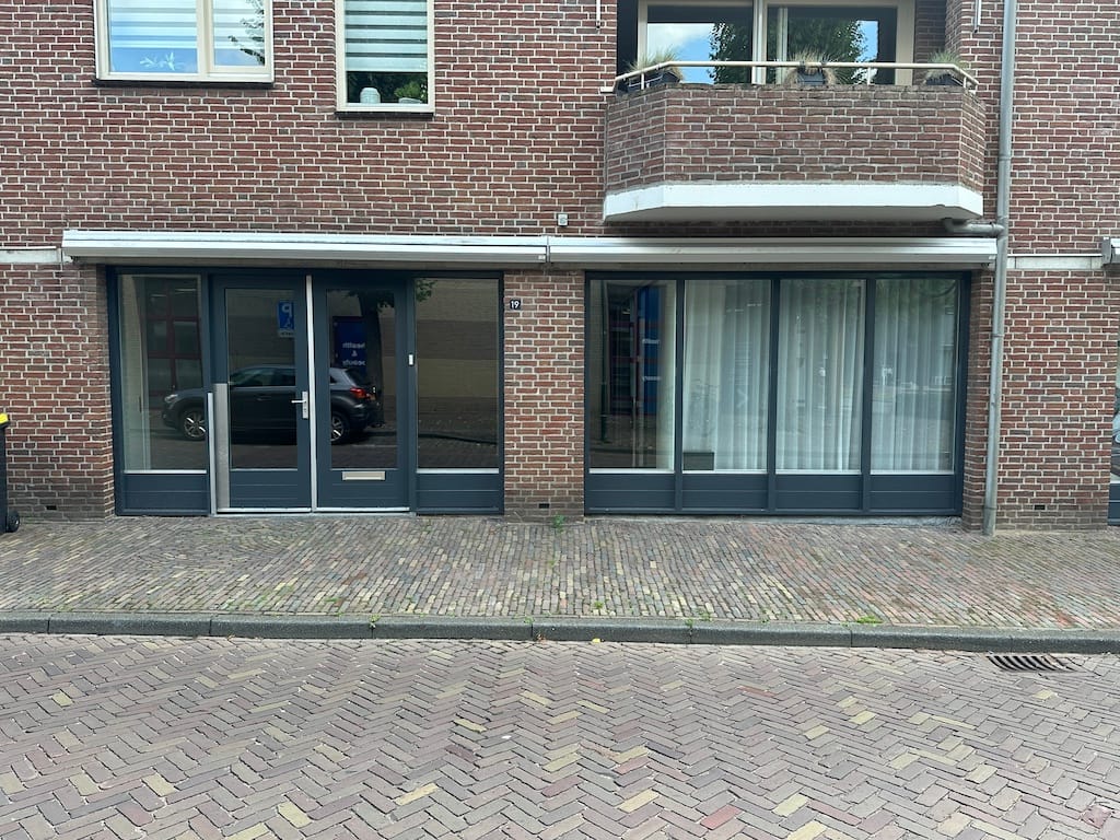 Bekijk foto 1 van Burg. Verwielstraat 19