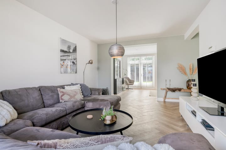 Foto 11 van Burgemeester van der Weidenlaan 60