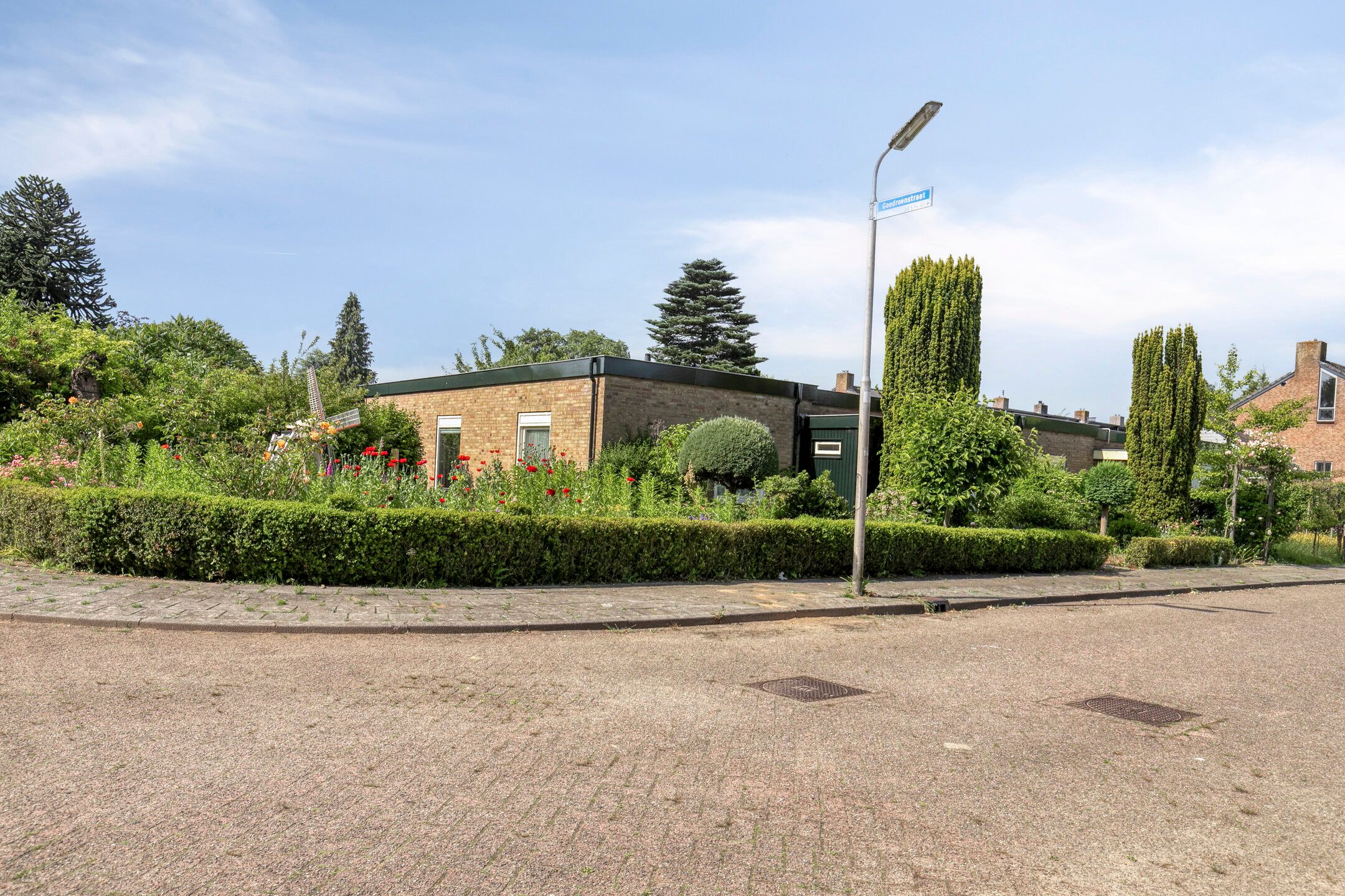 Photo 6 of Goedroenstraat 15