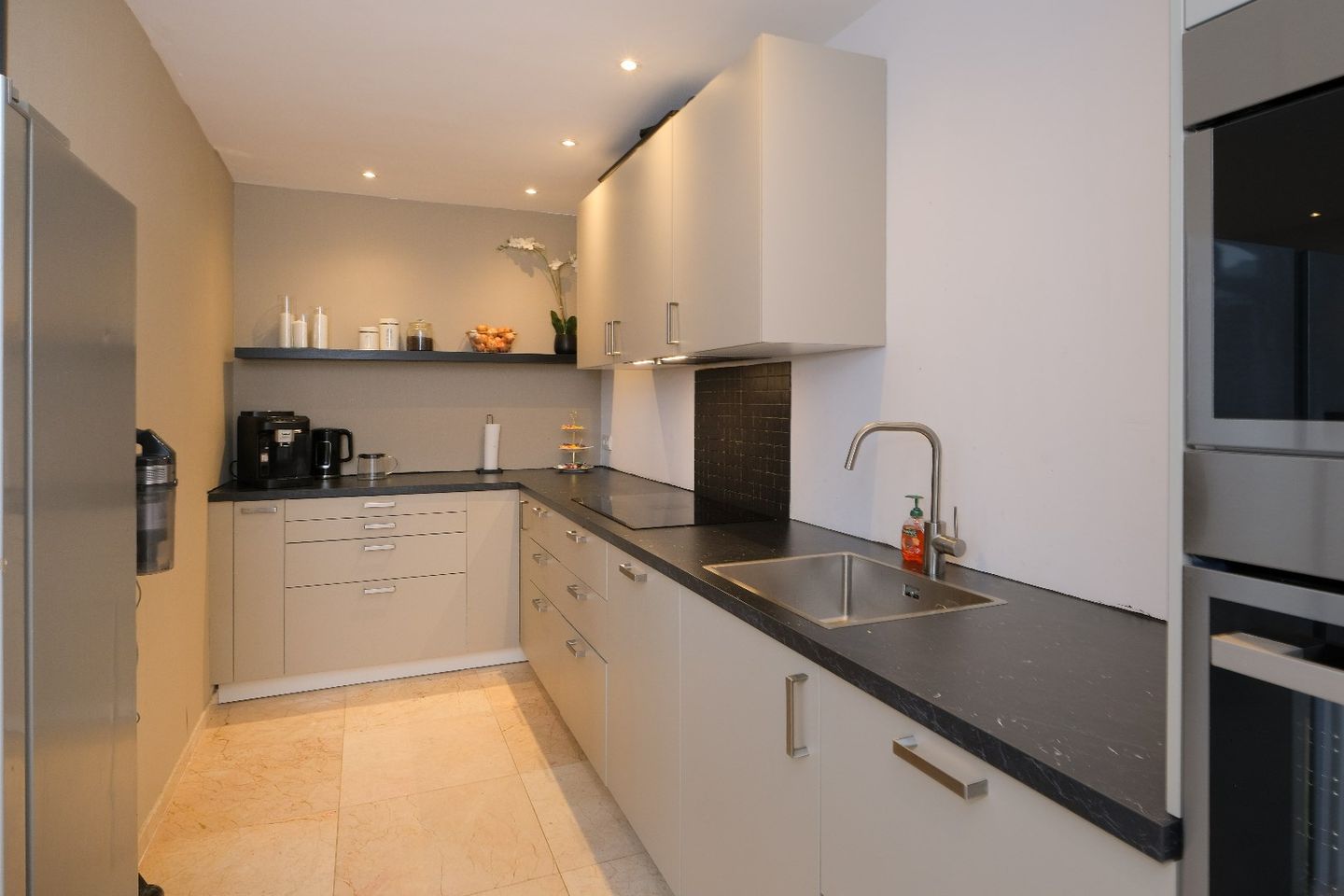 Photo 10 of James Rossstraat 19