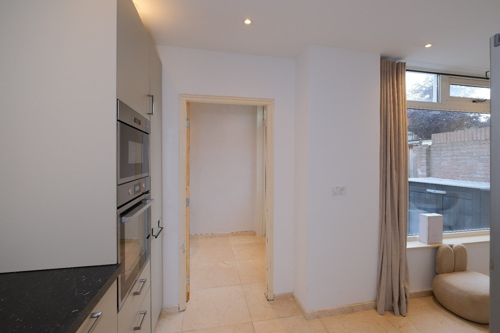 Photo 12 of James Rossstraat 19