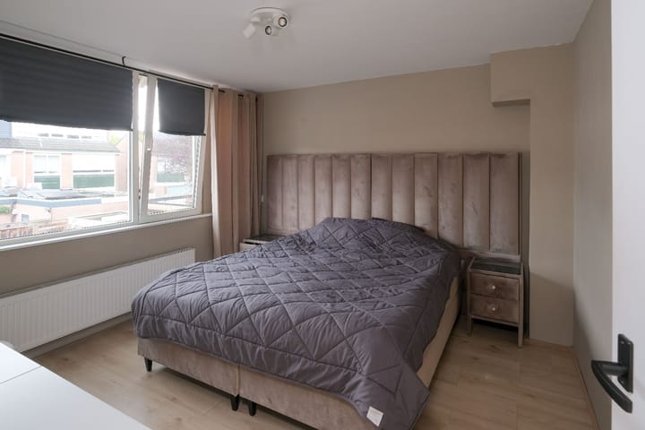 Foto 16 van James Rossstraat 19